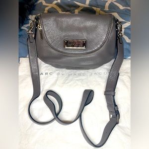 Marc by Marc Jacobs Grey Leather
Classic Natasha Crossbody Bag ...